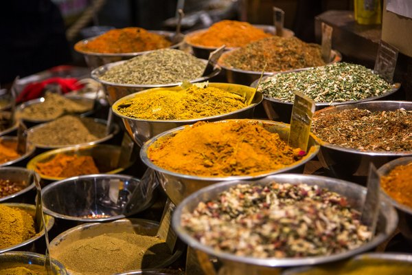 What method ensures the longest shelf-life for spices stored in a UK kitchen?